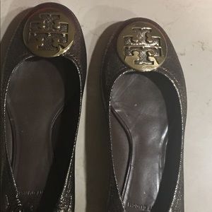 TORY BURCH LOGO FLATS
